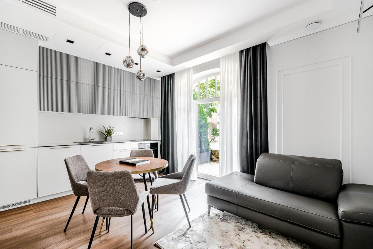 Luxurious Apartment In Vilnius Old Town By Reside Baltic Exterior photo